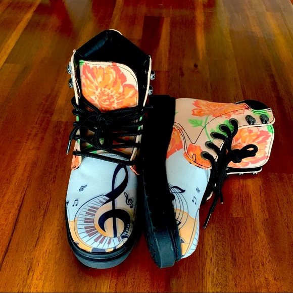 NWOT Groove Bags and Custom Kicks Short Boots - Picture 2 of 8